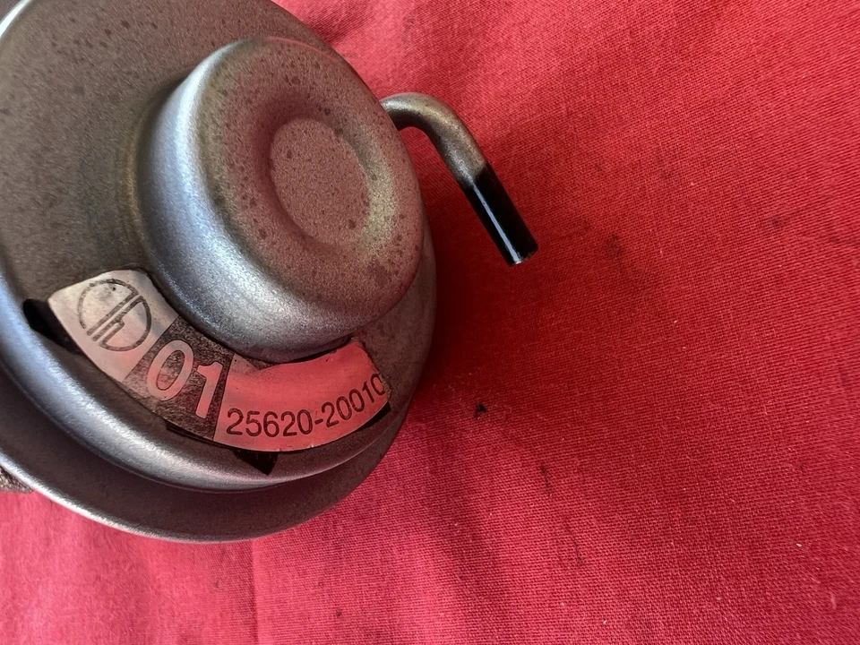 LEXUS TOYOTA OEM VÁLVULA EGR 25620-20010 LIMPIA, PROBADA CON SENSOR DE TEMPERATURA Foto 3 de 3