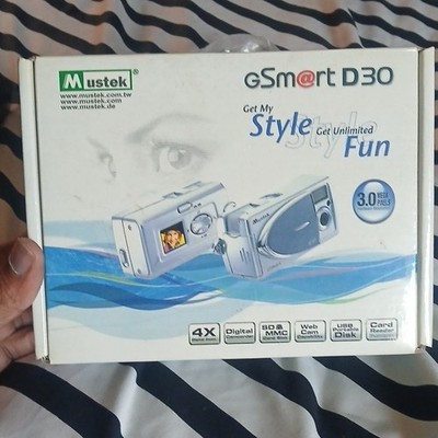 Mustek gSmart D30 3.0MP Compact Digital Camera 4x Zoom SD/MMC USB Silver