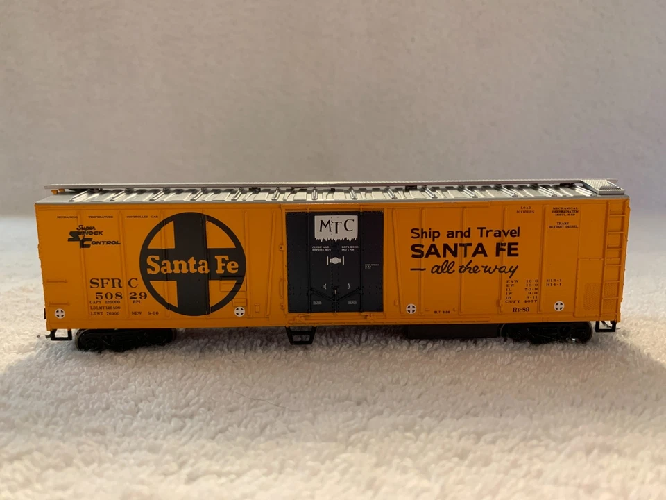 Athearn #75473 HO Scale Santa Fe 50' Mechanical Reefer #50829 - Image 3 of 4