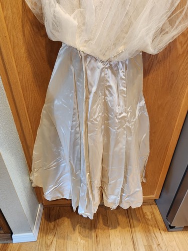 VINTAGE HANDMADE 1956 WEDDING DRESS RHINESTONE LACE SATIN GORGEOUS - Picture 6 of 9