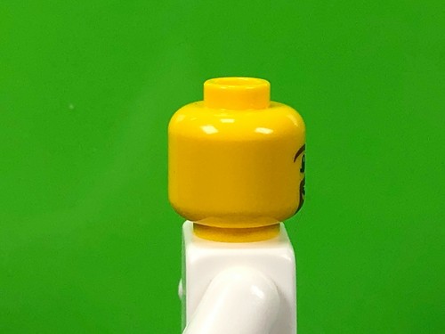 LEGO Minifigure HEAD Male Brown Beard Goatee and Eyebrows, Smile with Teeth (x1) - Picture 7 of 11