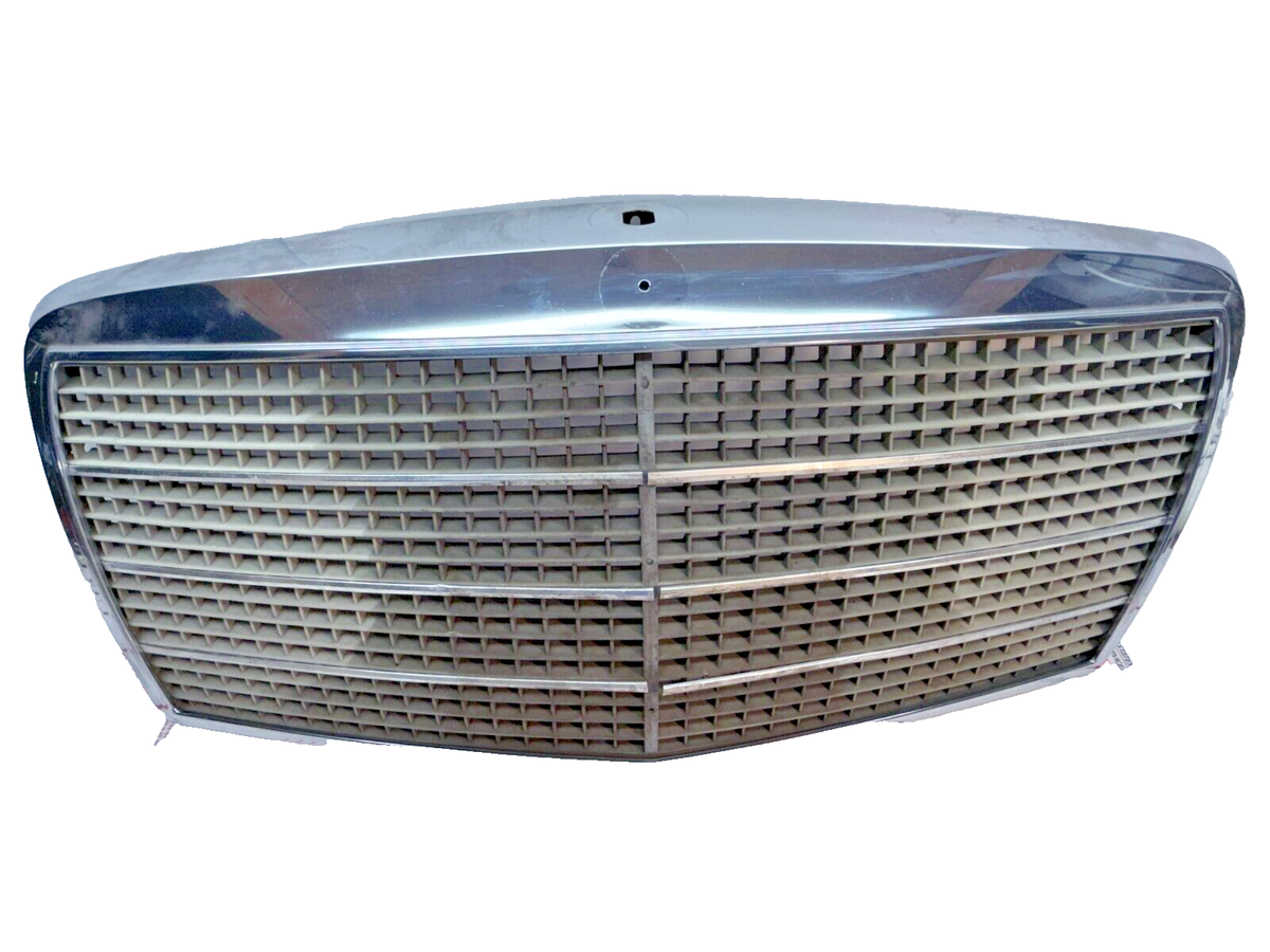 VINTAGE OEM 1974-1976 MERCEDES BENZ GRILLE 115 888 00 23 W114 W115