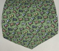 Vineyard Vines Martha  s Vineyard Flags Design Green Silk Tie 58x3.75