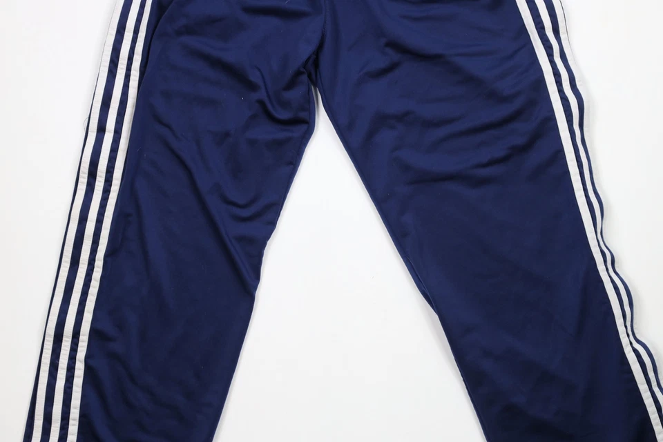 Calça de moletom listrada vintage anos 90 Adidas masculina pequena desgastada soletrar lágrimas - Imagem 3 de 4