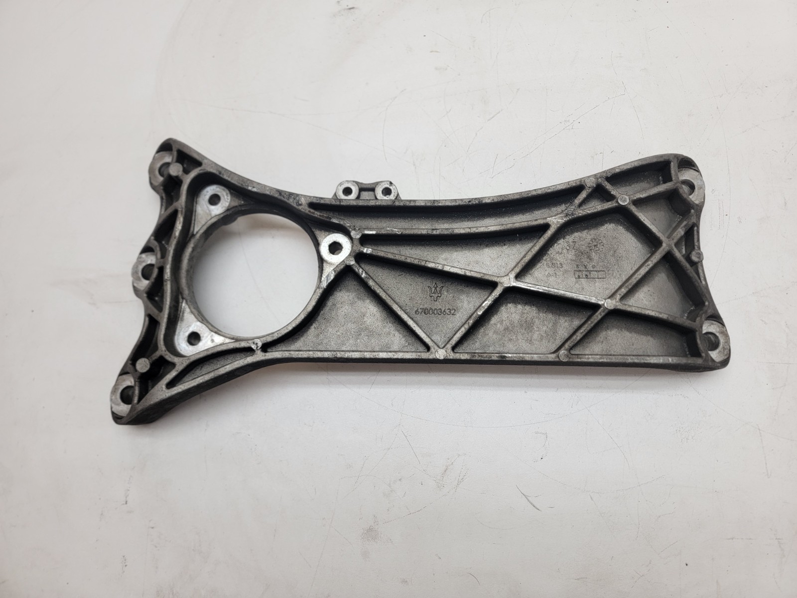 2014 - 2024 MASERATI GHIBLI AUTOMATIC TRANSMISSION GEARBOX MOUNT BRACKET OEM