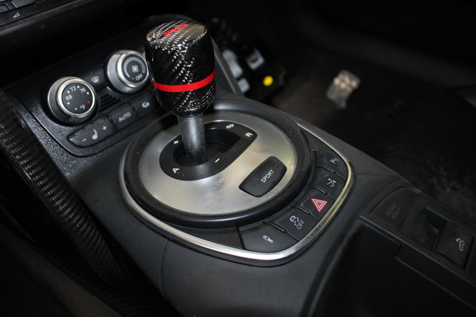 Audi R8 2011 Door framework