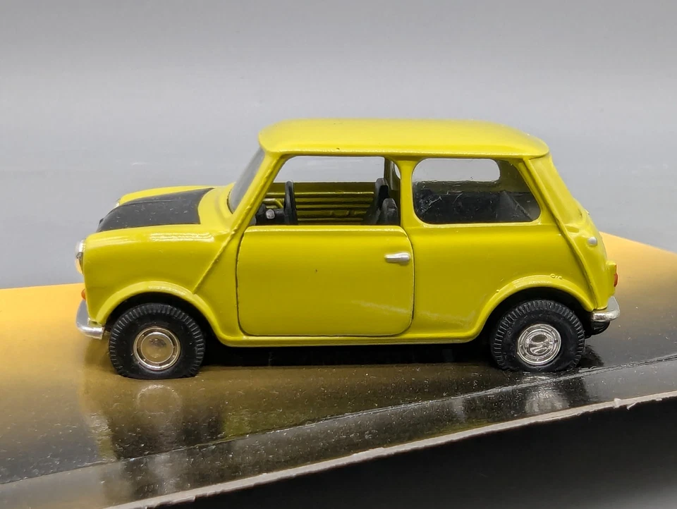 Modellautos 1:43 Corgi 96011 Mini Mr. Bean's Mini mit OVP - Bild 3 von 4