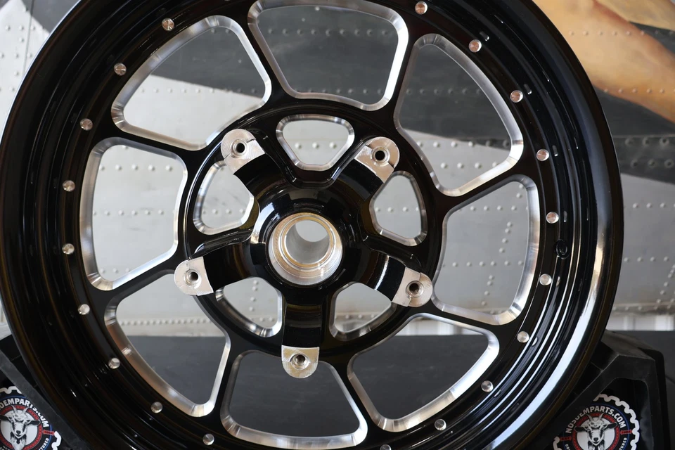 43300064 NEW OEM 2009-2023 HARLEY-DAVIDSON TOURING ROADWINDER FRONT WHEEL 18" - Image 2 of 4