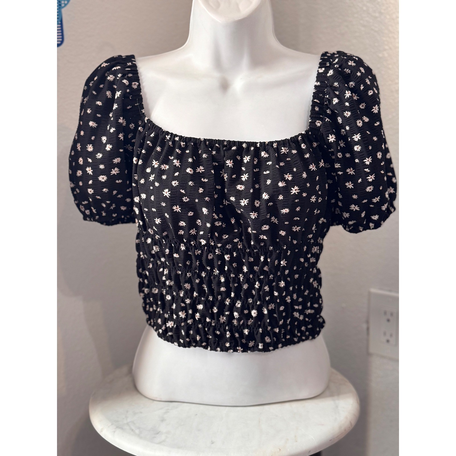 Elodie Black Daisy Floral Smocked Crop Top Puff Sleeve Square Neck Small spring