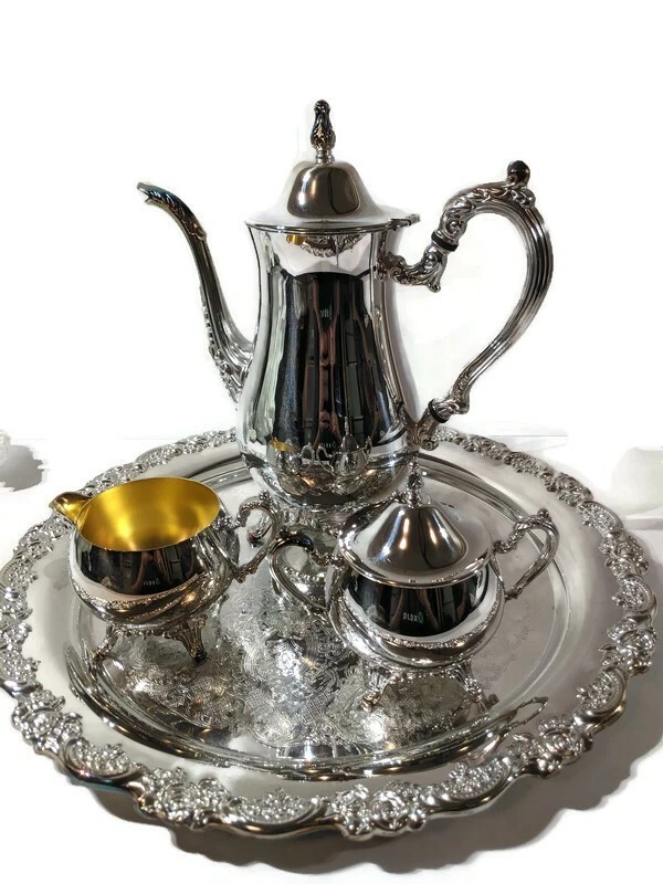 Oneida EE. UU. Plato de Plata Café/Té Juego de 4 Piezas Usado una vez hace años y almacenado desde entonces Foto 3 de 4