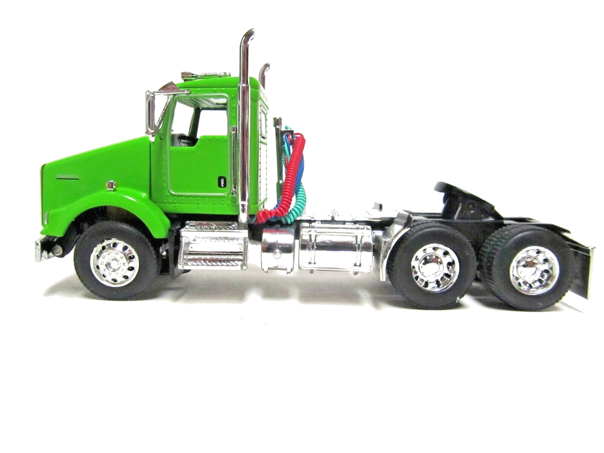 DCP / FIRST GEAR 1/64 SCALE T-800 KENWORTH DAY CAB, LIME GREEN