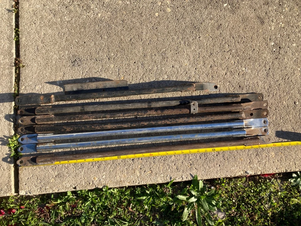 Tubo de refuerzo de ala o guardabarros Jaguar XJ6 XJ12 1974-87 o XJS RF PINTADO NEGRO Foto 2 de 4