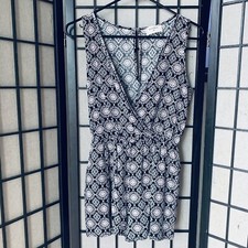 Everly Blue Geometric Sleeveless Romper Sz Small