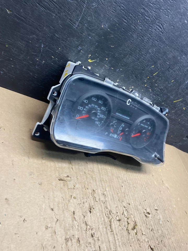 Ford Crown Victoria 2006 a 2009 velocímetro calibre Cluster T1841 DG Foto 3 de 4