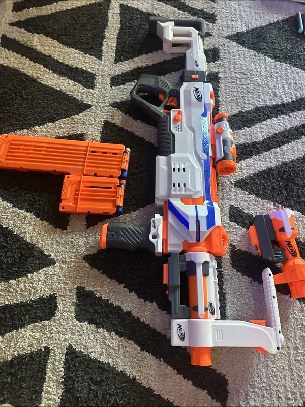 NERF N-Strike Modulus Regulator With All Attachments And 18 And Six Mag Full ￼