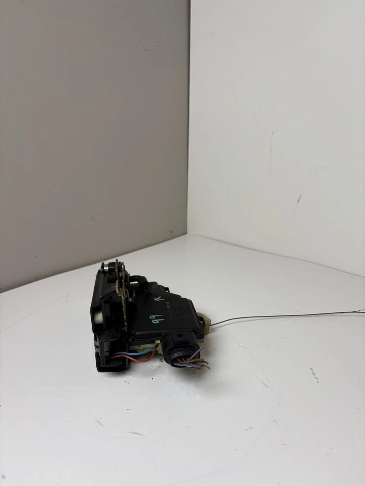 Actuador de pestillo de puerta Porsche Boxster 1999 OEM Foto 2 de 4