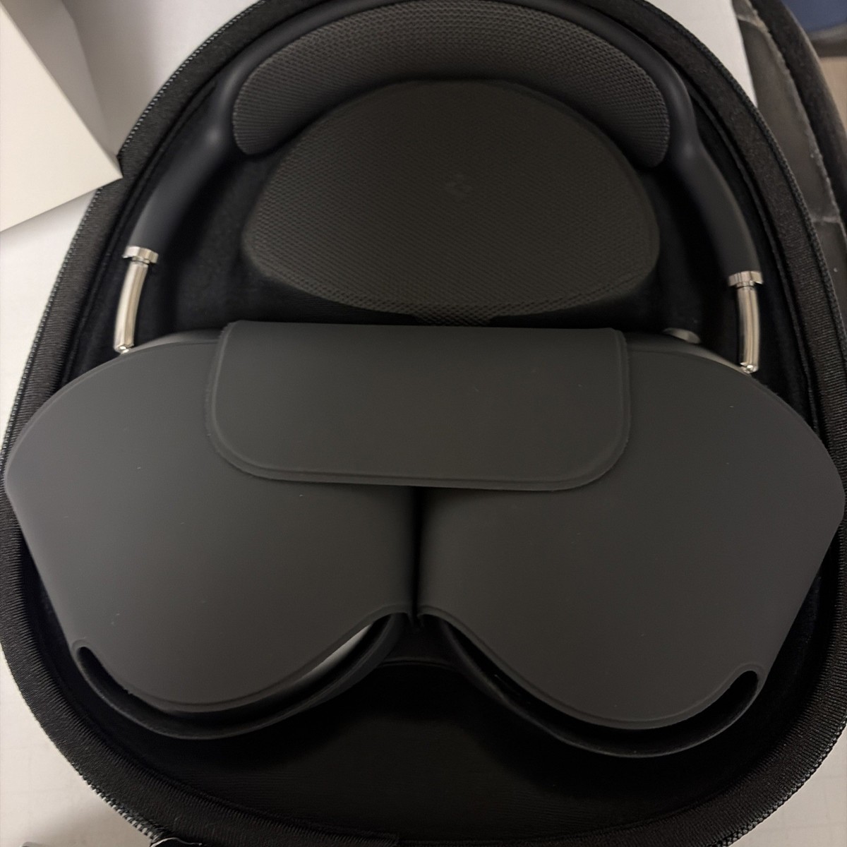 Apple Airpods Max Space Gray With Black A2096 MGYH3AM/A EXCELLENT