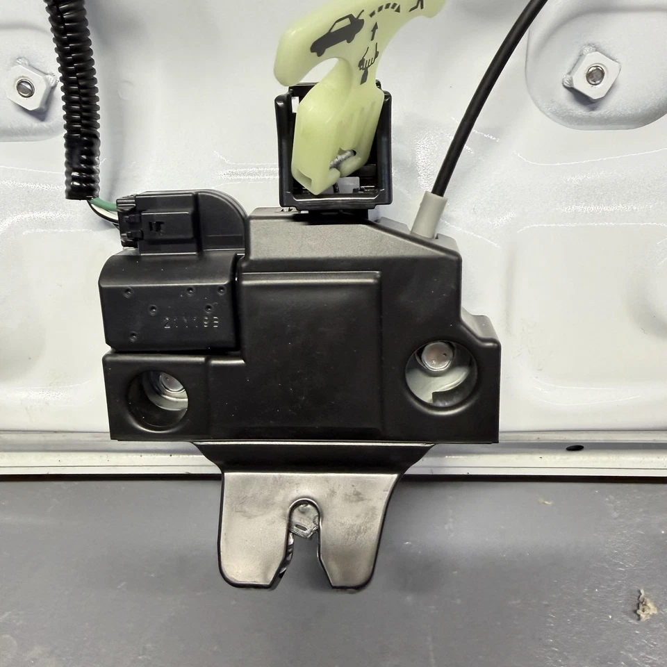 2021-2025 LEXUS IS350 Trunk/decklid/hatch/tailgate Oem Less Tail Lights - Image 3 of 4