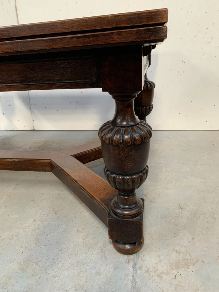 Table de style renaissance en chene XX siècle - Photo 3/4