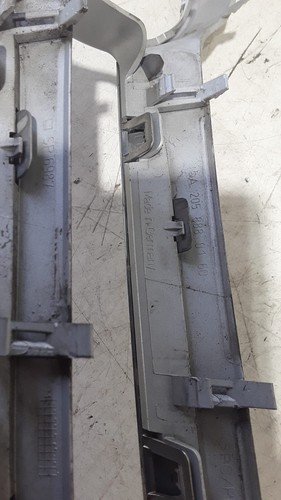 MERCEDES C CLASS W205 2014 - FRONT GRILL TRIM P/N: A2058880160 - Picture 7 of 9