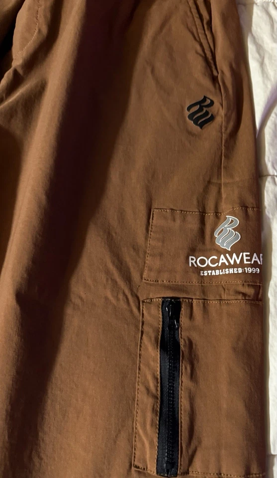 Pantalones de chándal cargo informales con puños con logotipo de Rocawear para hombre talla 2x Foto 3 de 4
