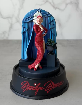 マリリンモンロー Marilyn Monroe Red Sequined Dress Gentlemen Prefer Blondes Musical