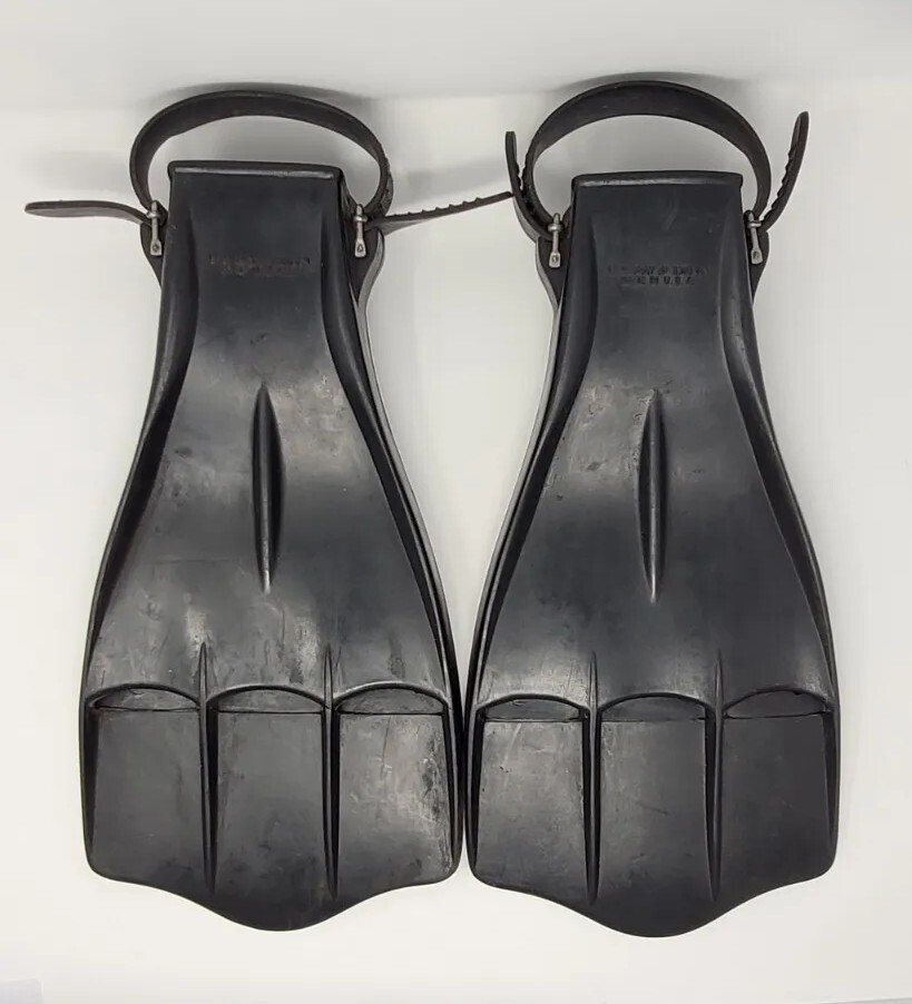 ScubaPro Jet Fins with Straps - Black - Size Medium - Made ScubaPro Jet Fins with Straps - Black - Size Medium - Made