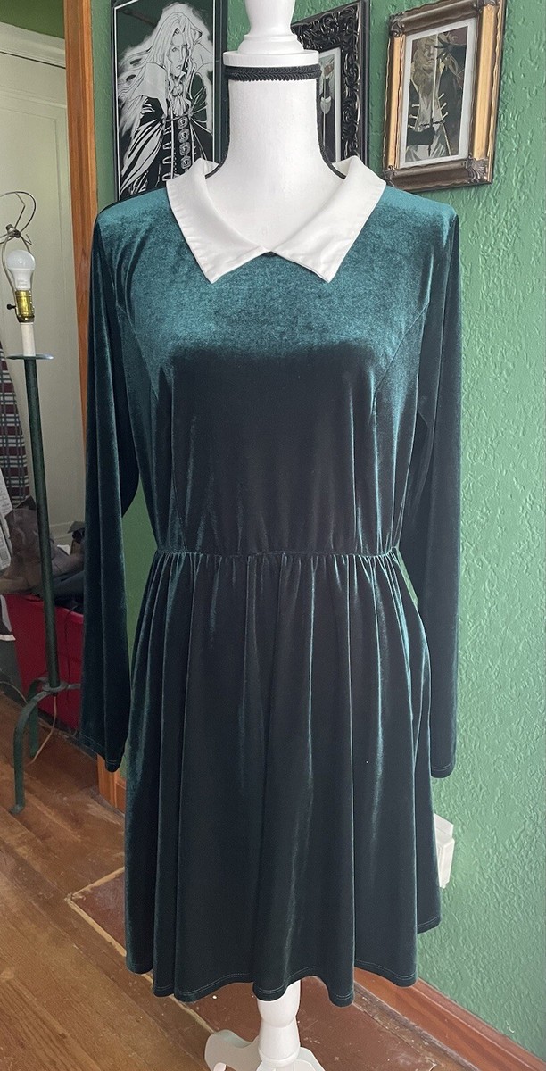 EUC Forest Green Stretch Velvet Hot Topic Long Sleeve Collared - Main Image