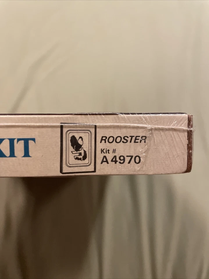 KIT DE COSTURA VINTAGE FLECHA 1976 com MAT ROOSTER #A4970 7 1/8" x 10 1/8" - Imagem 2 de 4