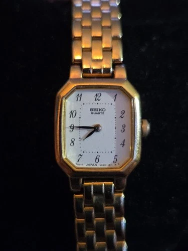 Vintage Seiko Watch Women Gold Tone V400-5608 Dainty Quartz 17mm New Battery