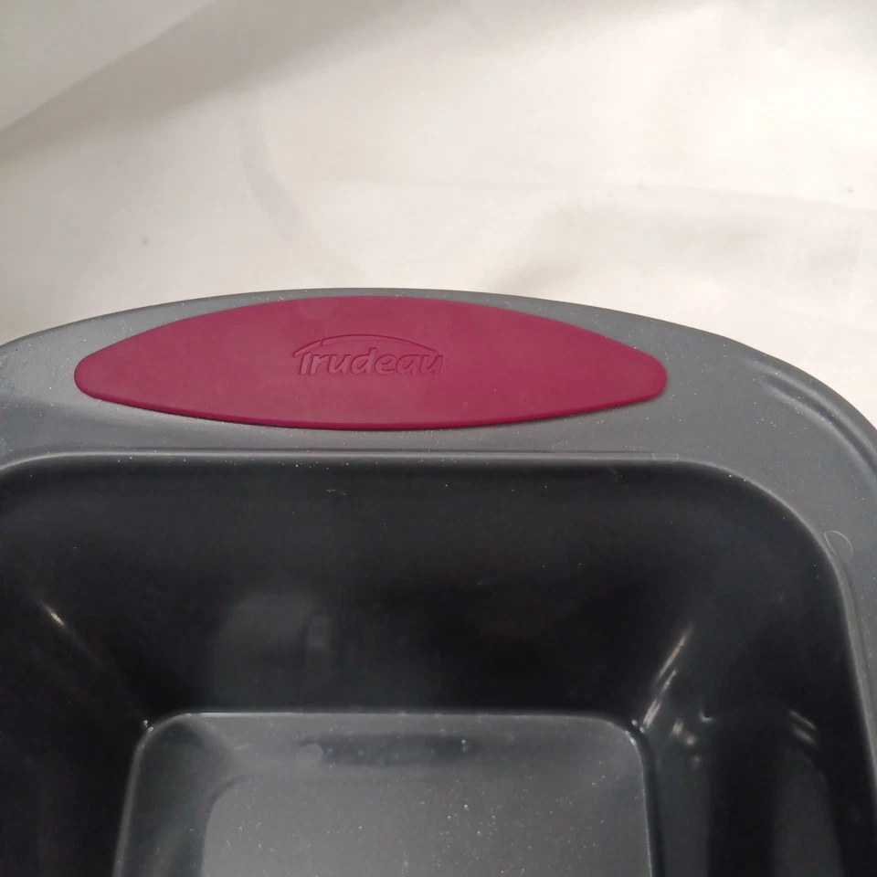 Trudeau Superb Silicone  Technology Loaf Pan . Gray w/ Red. 8.5 x 4.5 inches - Image 4 of 4