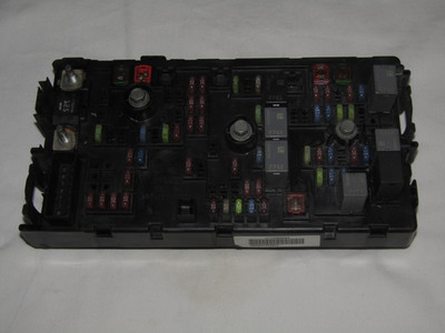 08-09 CHEVY EXPRESS GMC SAVANA VAN 1500 ENGINE FUSE BOX POWER MODULE 25888289