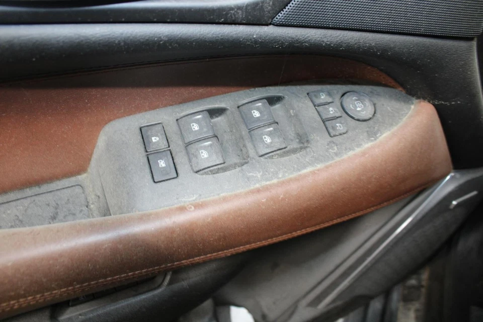 2015 Cadillac Escalade Left Front Door Panel Trim Brown Used 391451 Foto 2 de 4