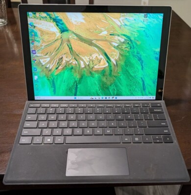 Microsoft Surface Pro 7+ 12.3'' (128GB, i3 11th Gen., 4.10GHz, 8GB)  with Pen