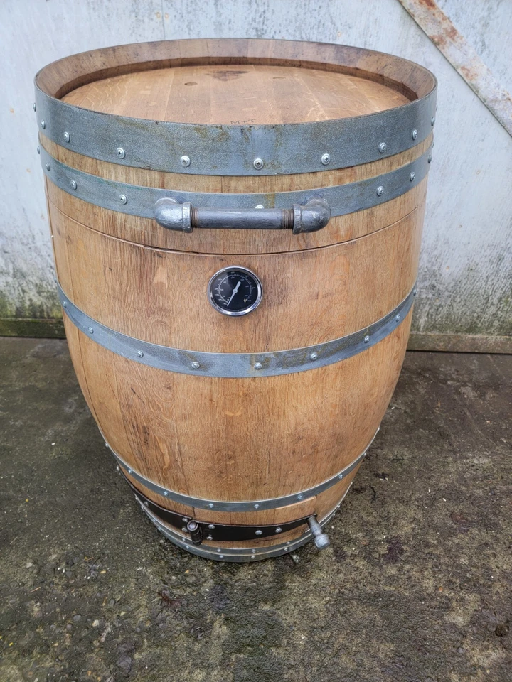 Hermosa barbacoa ahumadora de barril de vino de roble personalizada Foto 3 de 4