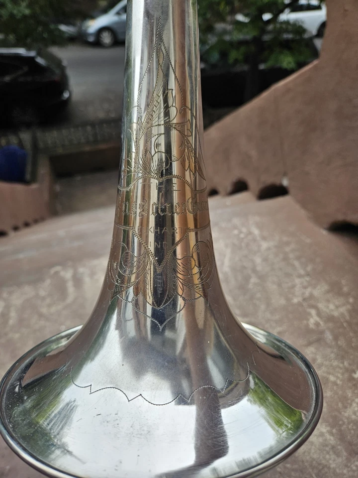 Trombón tenor Beuscher Silver Bb 1909 con estuche nuevo y accesorios Foto 2 de 4