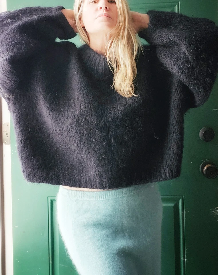  Handknit  Black Mohair Soft Furry Pullover  Cropped Sweater Magnificent! XXL - Image 3 of 4