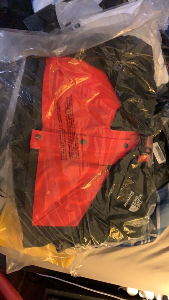 Supreme X The North Face RTG Jacket Vest - Bright Red - Size Supreme X The North Face RTG Jacket Vest - Bright Red - Size