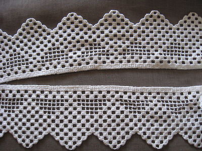 9 YDS SCALLOPED HEAVY OFF WHITE LATTICE RAYON VENISE LACE EDGE