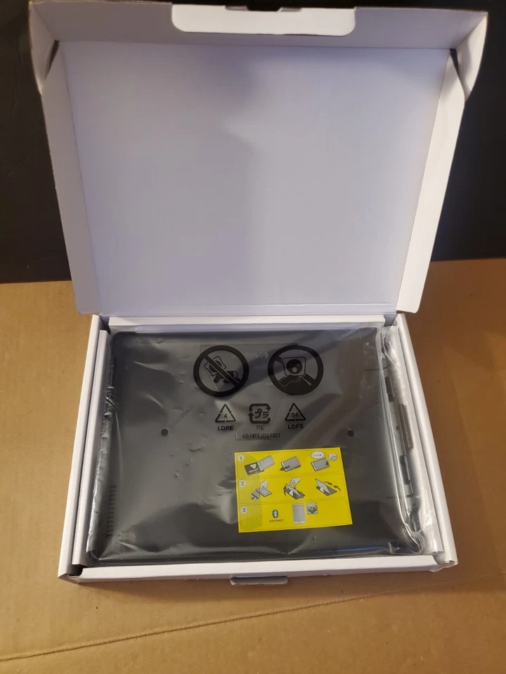 Brand New Logitech 920-003544 Fold-Up Keyboard for iPad 2  - Image 2 of 3