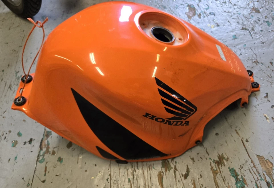 Tanque de combustível Honda CBR600F4 1999-2000 FABRICANTE DE EQUIPAMENTO ORIGINAL - LARANJA - 17506-MBW-A00 - Imagem 3 de 4