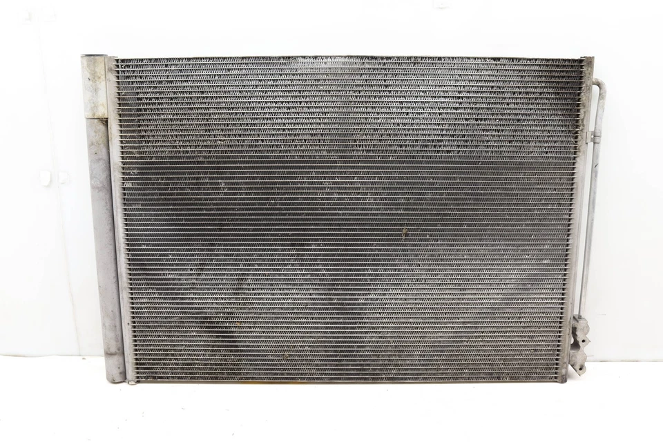 BMW 640I 2012-2013 3,0 L - Condensador de CA 9248173 Foto 2 de 4