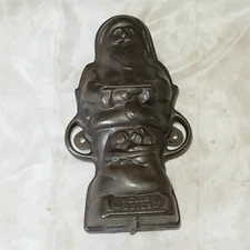 Griswold 897 898 Cast Iron Santa Claus Cake Mold Erie PA USA - Hello Kiddies