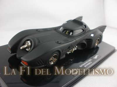 Hotwheels Elite 1:43 Batmobile Uit De Film Batman Returns  1989  Met Michael Keaton Als Batman