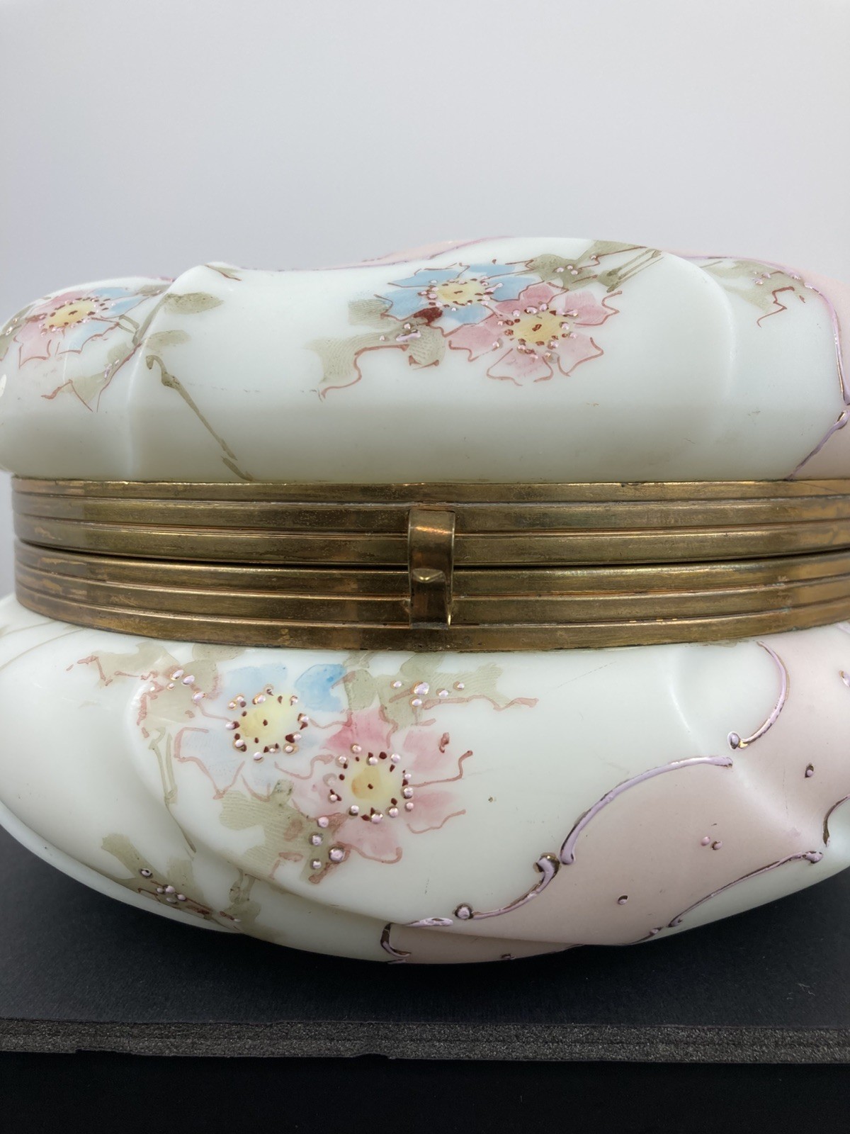 LARGE 6.5" WAVECREST  SWIRL DRESSER BOX W/ FLOWERS/ PINK/BLUE/GREEN/BEAUTIFUL!