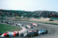 Gilles Villeneuve CDN Ferrari 126CK spins off at the first corner Old Photo 1