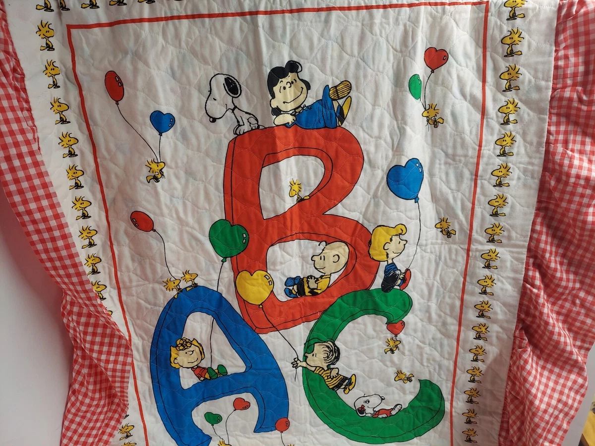 Peanuts top crib bedding