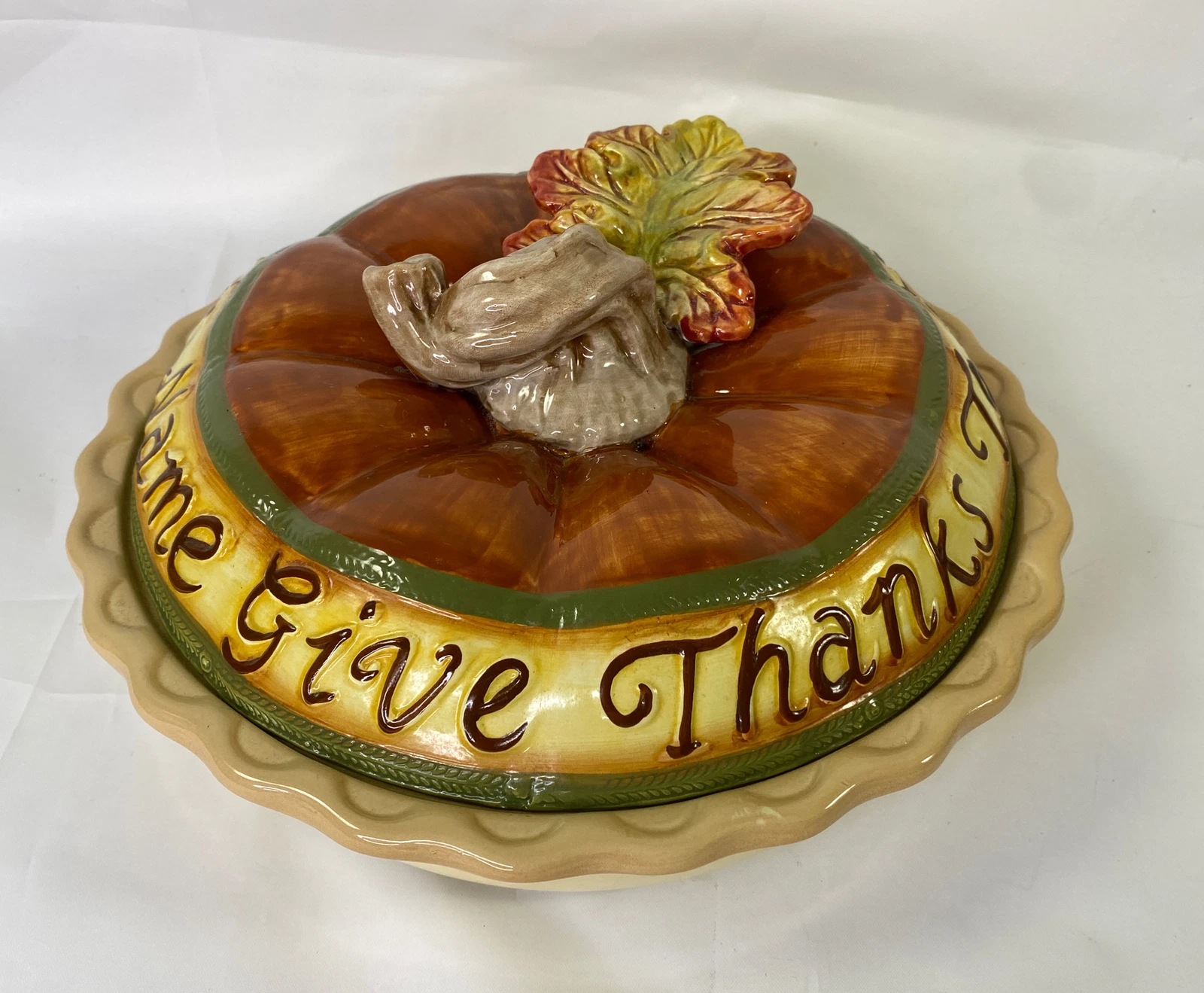 VINTAGE 1960'S CERAMIC PIE DISH WITH LID BY DAINTY PRO 10” ROUND
