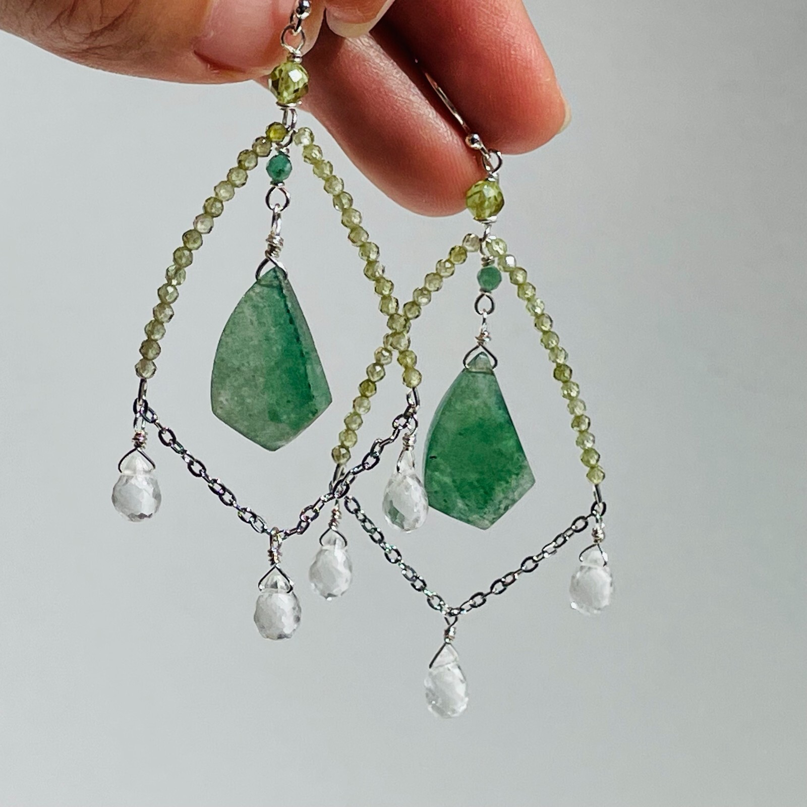 Boucles d'oreilles argent anti-allergie avec émeraude et quartz cristal confortables #1553