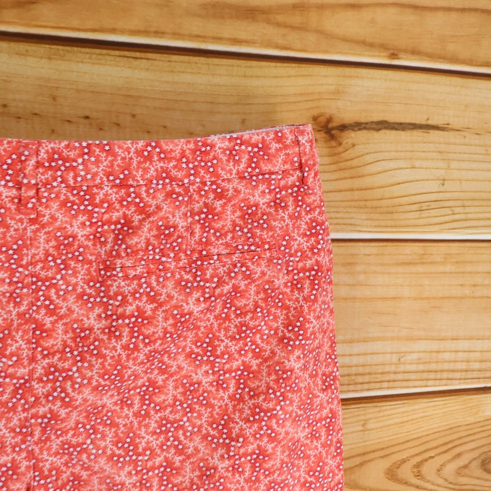 Shorts feminino Old Navy tamanho 12 laranja floral 100% algodão chinos cintura média bolsos - Imagem 3 de 4